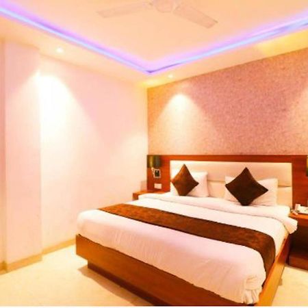 Hotel Royal Sky Luxury Near Delhi Airport นิวเดลี ภายนอก รูปภาพ