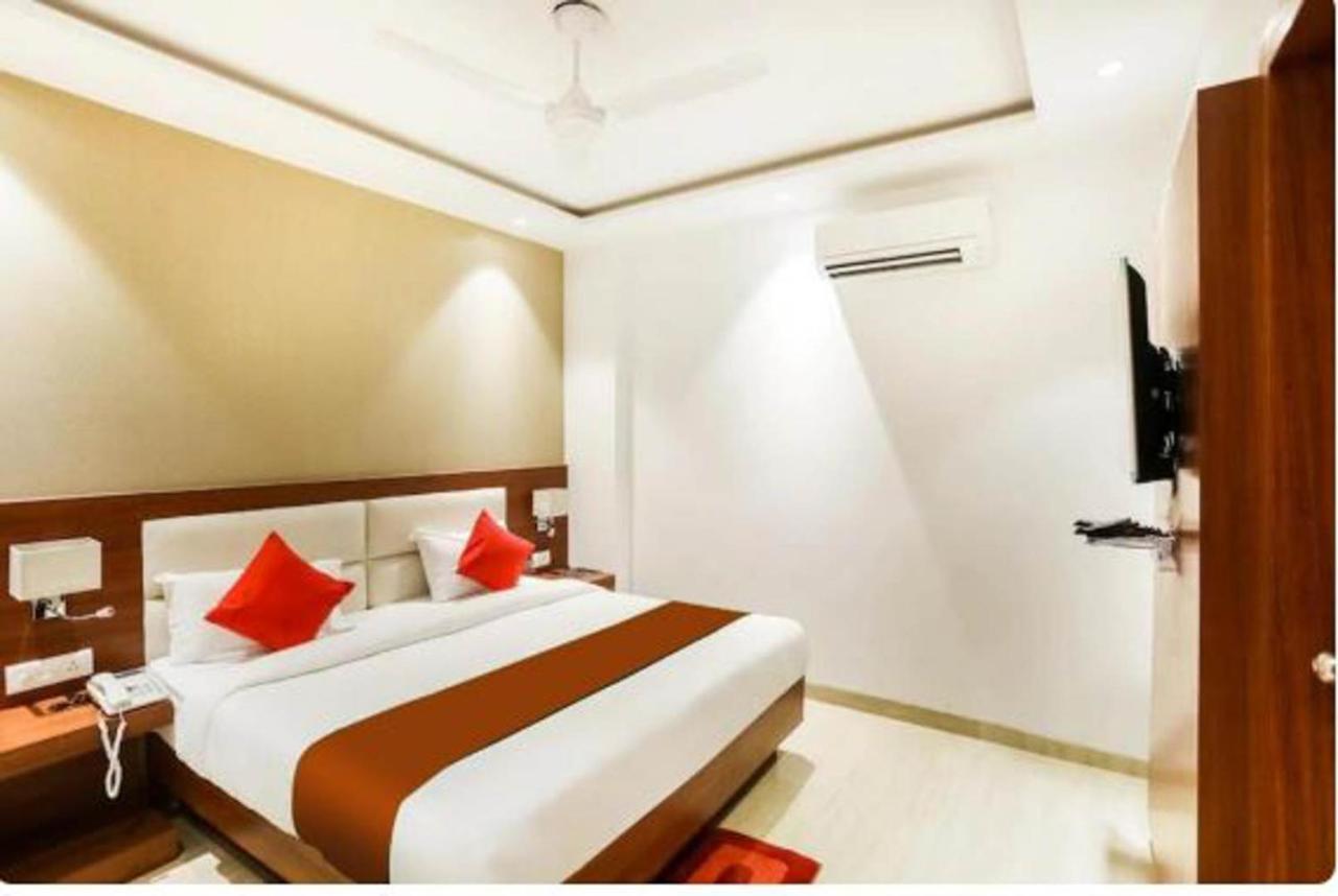 Hotel Royal Sky Luxury Near Delhi Airport นิวเดลี ภายนอก รูปภาพ