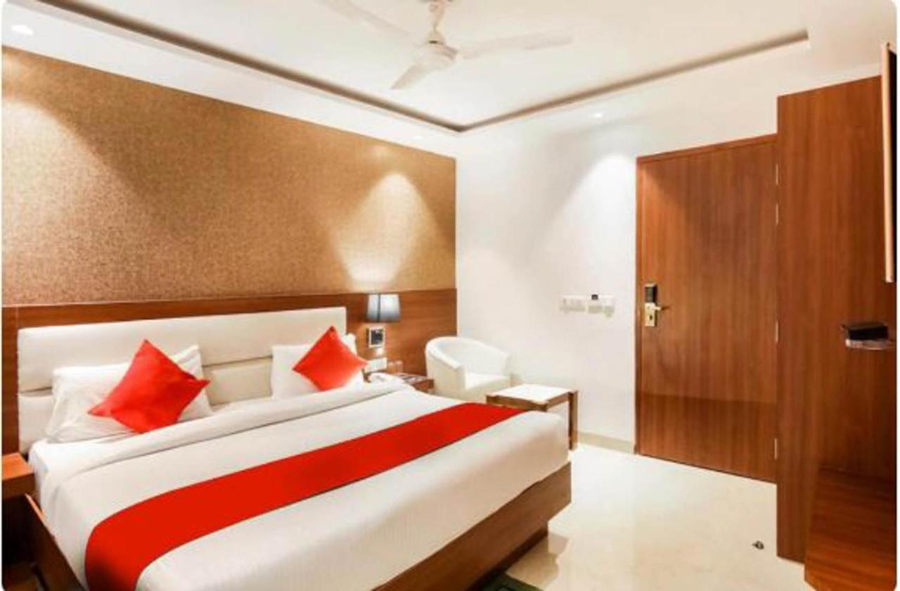 Hotel Royal Sky Luxury Near Delhi Airport นิวเดลี ภายนอก รูปภาพ