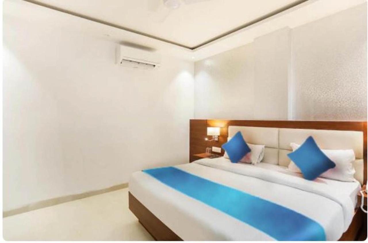 Hotel Royal Sky Luxury Near Delhi Airport นิวเดลี ภายนอก รูปภาพ