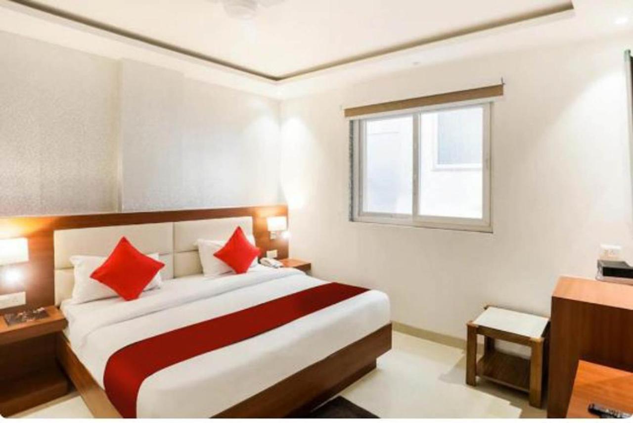 Hotel Royal Sky Luxury Near Delhi Airport นิวเดลี ภายนอก รูปภาพ