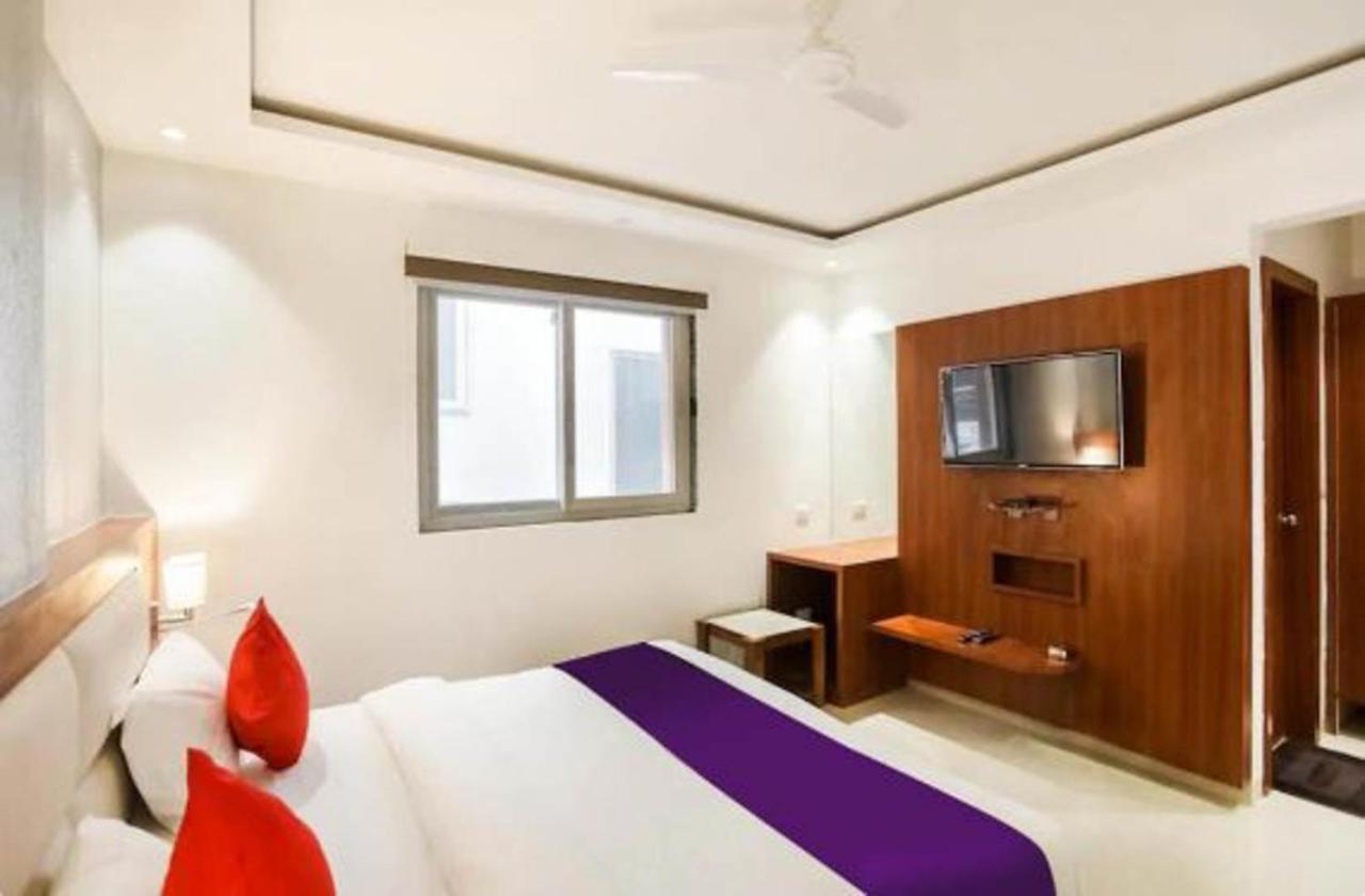 Hotel Royal Sky Luxury Near Delhi Airport นิวเดลี ภายนอก รูปภาพ