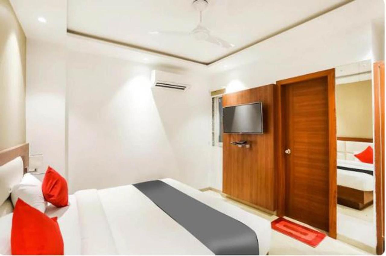 Hotel Royal Sky Luxury Near Delhi Airport นิวเดลี ภายนอก รูปภาพ